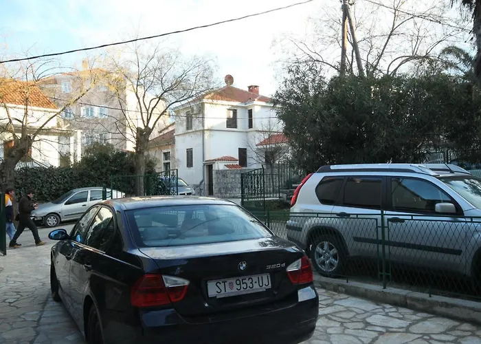 With A Parking Space - 7569 * 스플리트