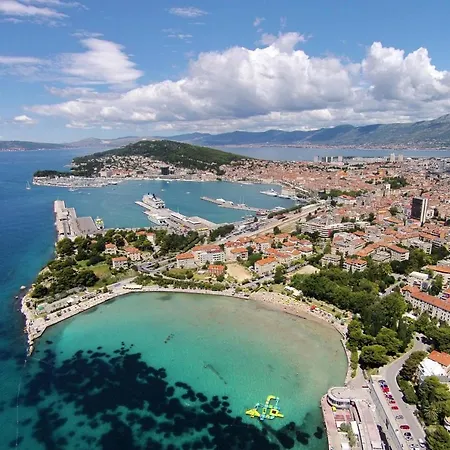 Apartments With A Parking Space Split - 7569 *