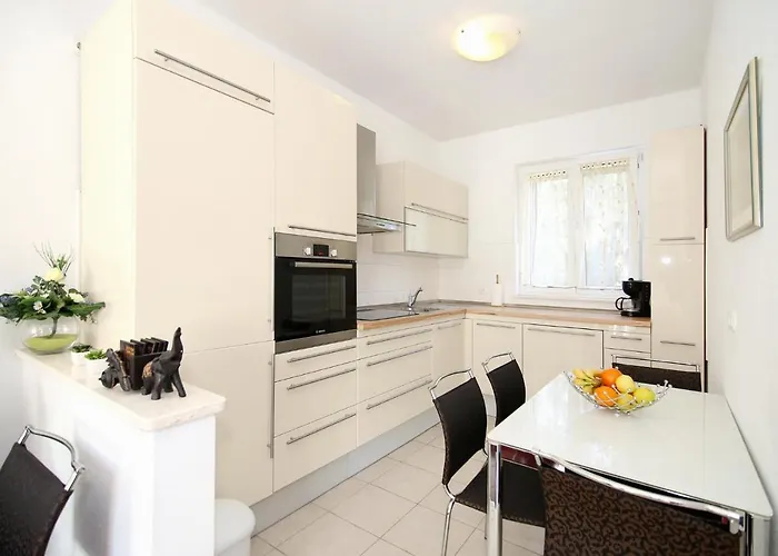 With A Parking Space - 7569 Apartamento Split